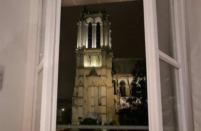 Le Notre Dame: Vue imprenable sur la Seine et Notre Dame, Paris Centre