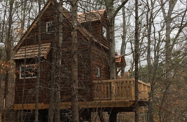 Cabane dans les arbres Le Petit Chateau à Candlelight Forest Resort