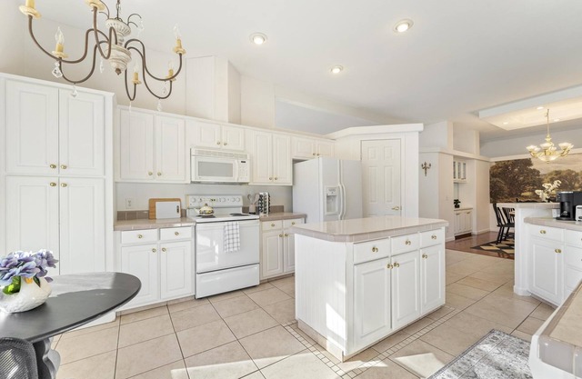 Le Vert Acre on 5 acres/private/near shopping
