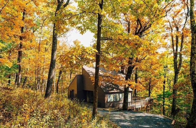 Spring Getaway at Oak Ledge! Trails+Tastings+Peace
