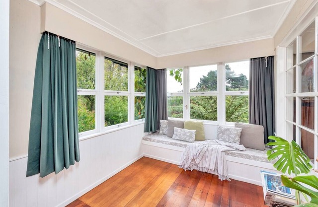 Leafy, quiet, rustic but so convenient. Close to CBD, beaches and forest.