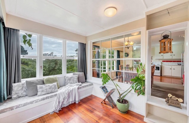 Leafy, quiet, rustic but so convenient. Close to CBD, beaches and forest.n