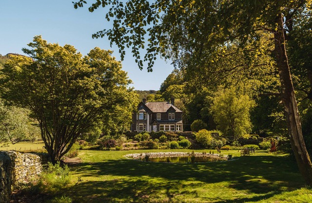 LEATHES HEAD COUNTRY HOUSE, pet friendly, with hot tub in Keswick
