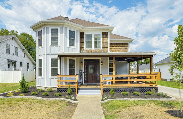 Lebanon Retreat: Decks, Fire Pit & Yard
