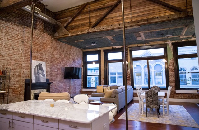 Le Coop Ultra Luxury 2 bed Urban Loft sur Bourbon Trail. Centre-ville de Shelbyville KY
