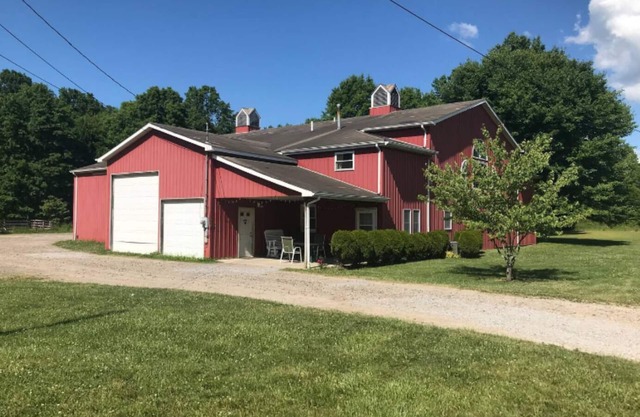 Ledgestone Farms-Cozy Farm Apartment