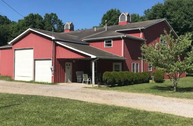 Ledgestone Farms- Cozy Hideaway