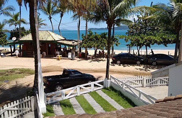 Gauche avec la suite sur le front de mer de la plage Sununga dans Lazarus