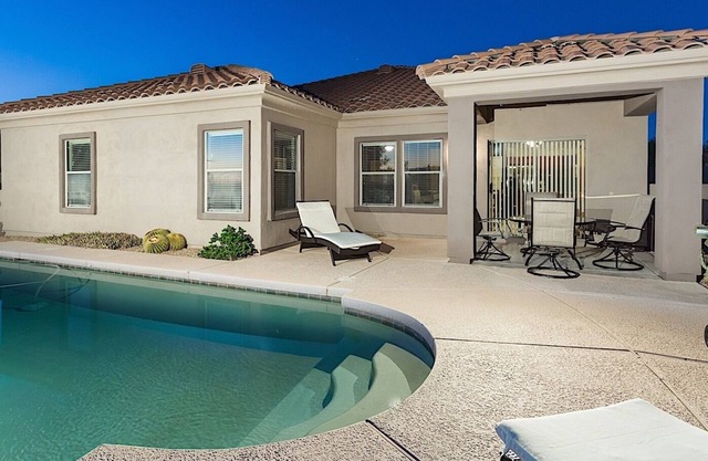 2020 SPECIAL Legend Oasis Spectacular 4 BR / PVT Pool / Golf / Scottsdale
