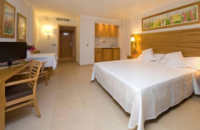 [IBAPPRE / STD] Estudio en Playa den Bossa con Piscina