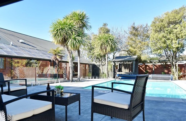 4 Bedroom Holiday Home