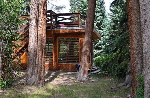 Lemmon Lodge: retraite au bord de l'eau, vue magnifique sur le lac et la montagne, près de la ville