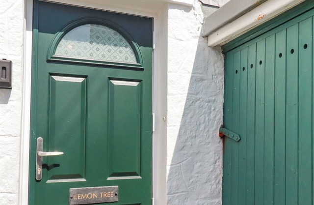 LEMON TREE, family friendly, country holiday cottage in Mylor Bridge