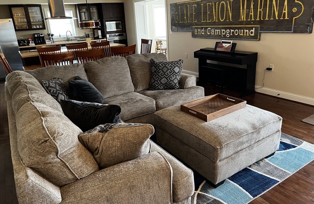 LemonLife Luxury Lodge w/ Lake View & Access, Boat Avail.