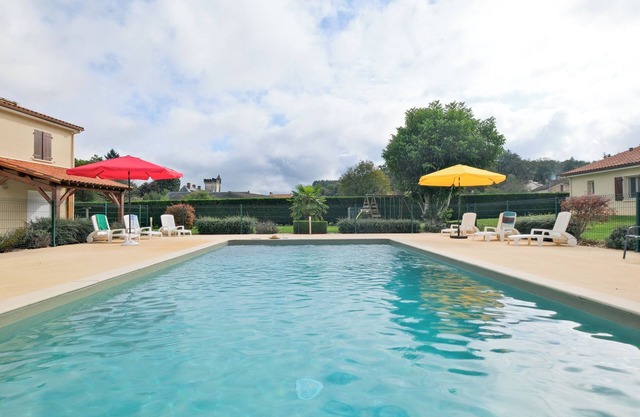 Maison de vacances 'L'Enclos Avec Piscine Et Clim' avec piscine partagée, Wi-Fi et climatisation