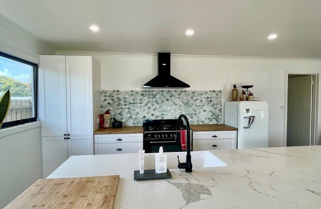 Lenni the Beach Shack, luxury dog friendly space-10 min walk to beach