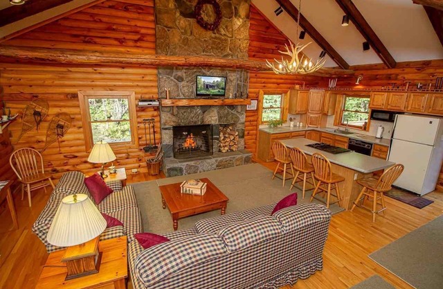 Leonard’s Log Cabin - Mt. Snow / Stratton Ski House