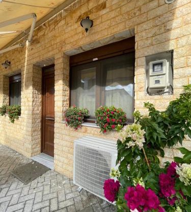 LEONORA’S APARTMENT
