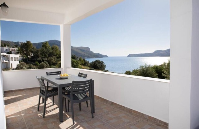 LEROS HOUSES SEA VIEW 2 bedrooms apartment w/ 1 double & 1 single bed, sofa bed