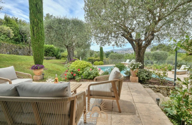 LES CYPRES Villa for10 By Sunset