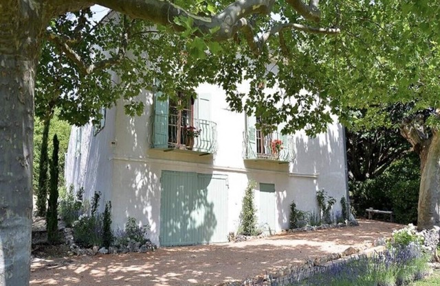 Maison de famille Les Lavandes sans vis à vis , bassin de nage chauffé & privé,