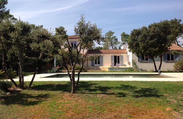 Lesmaisonsdevalerie. Maison à 4 km d'Uzès à Saint-Quentin-la-Poterie.