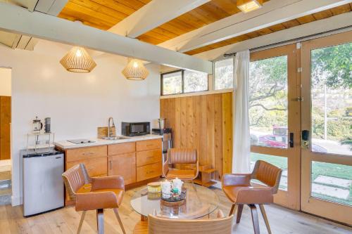 Less Than 1 Mi to Beach and Pepperdine Airy Malibu Studio
