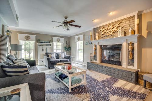 Less Than 1 Mi to Waveland Beach Spacious Family Home