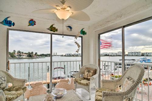 Less Than 2 Mi to Upham Beach Colorful Bungalow with Pool