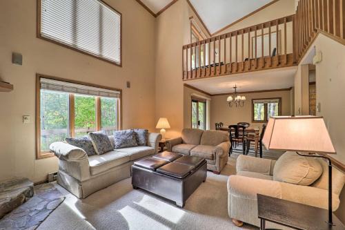 Less Than half Mi to Sugar Mountain Resort Cozy Condo!