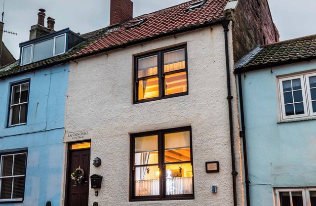 LetAway - Captain Cook's Cottage, Staithes