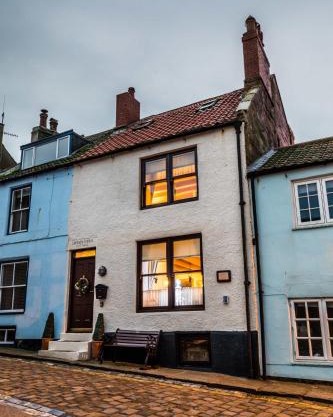 LetAway - Captain Cook's Cottage, Staithes