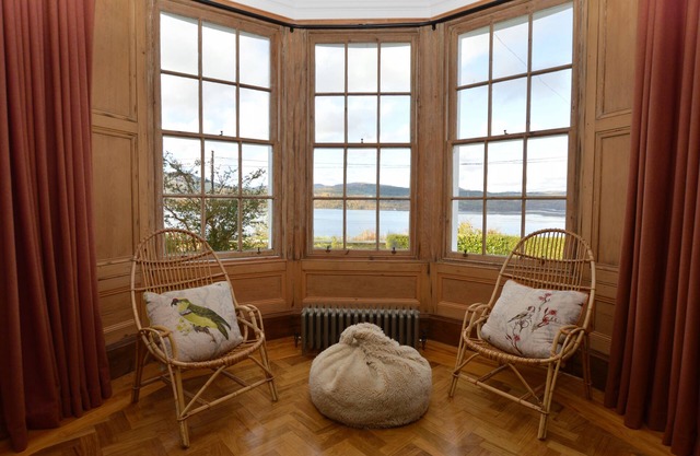 Letters Lodge North, recientemente reformado, balcón con vista al lago Fyne, capacidad para 6 personas