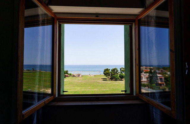 Levante Beach Apt w/Window Overlooking the Sea