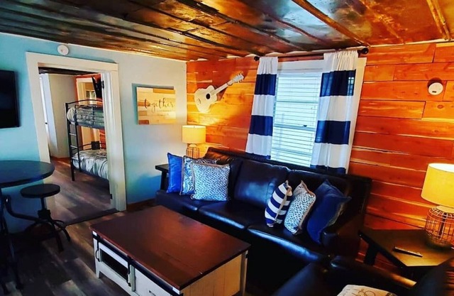 NIVEAU BEAUCOUP!/ PAS DE PAS!/ GRANDE PÊCHE / PIERRE / RAMPE DE BATEAU / PORTE PRIVÉE / LAC WILSON / PORCHE