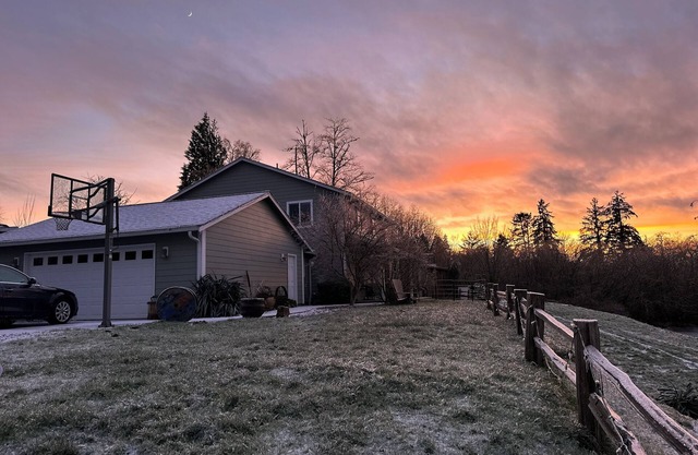 Lewis and Clark Farm Stay- with Hot Tub