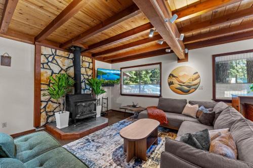 Lewis Ave Lodge