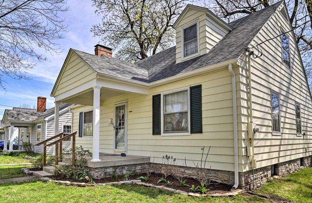 NOUVEAU! Lexington Home w / Backyard Deck - 1. 6 km en direction du Royaume-Uni