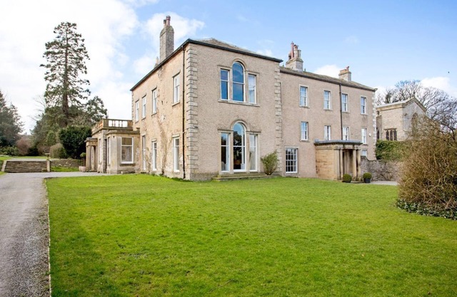 Leyburn Manor - Treize Chambres Villa, Couchages 26
