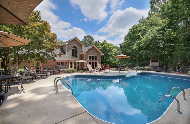 Lg Pool House w/ Hot Tub Central to RTP*Pool Open*
