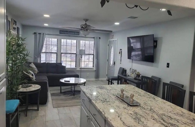 Lib's Place ... A cheerful three bedroom home!