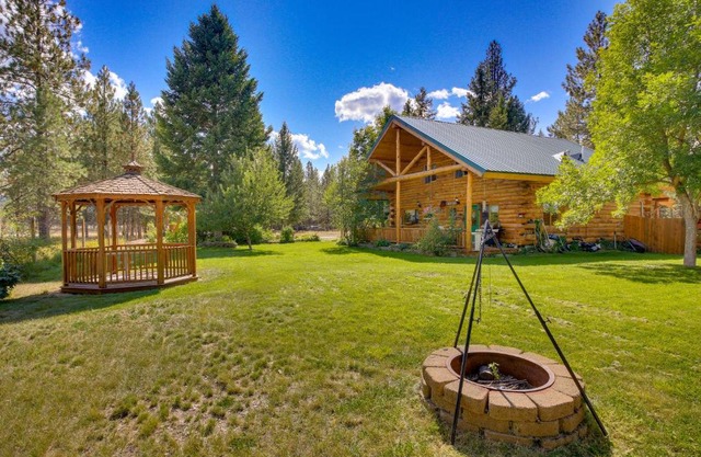 Libby Home with Mountain Views Gazebo and Fire Pit!