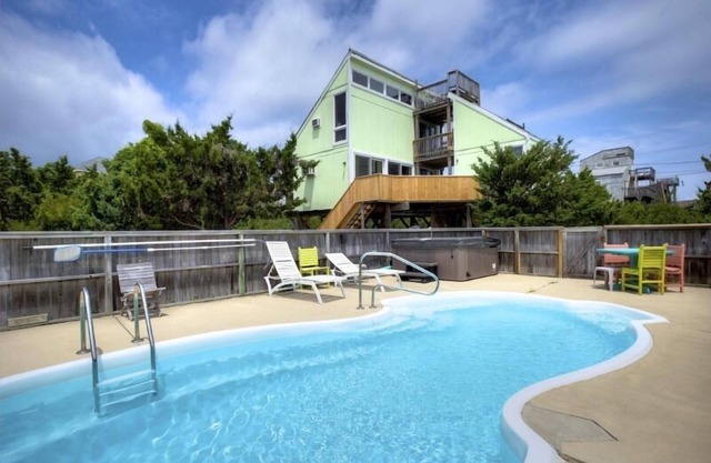 Licence pour se détendre! Semi-Oceanfront 3 chambres avec piscine et bain à remous.