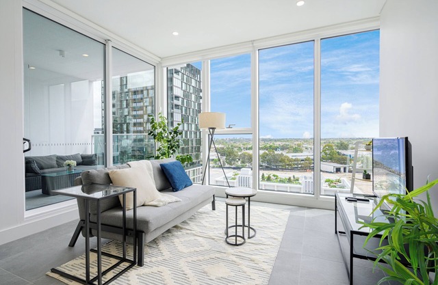 Chic 1-bedroom apartment with WiFi, fitness room in soothing Lidcombe