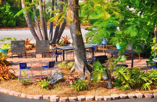 Lido Islander Inn
