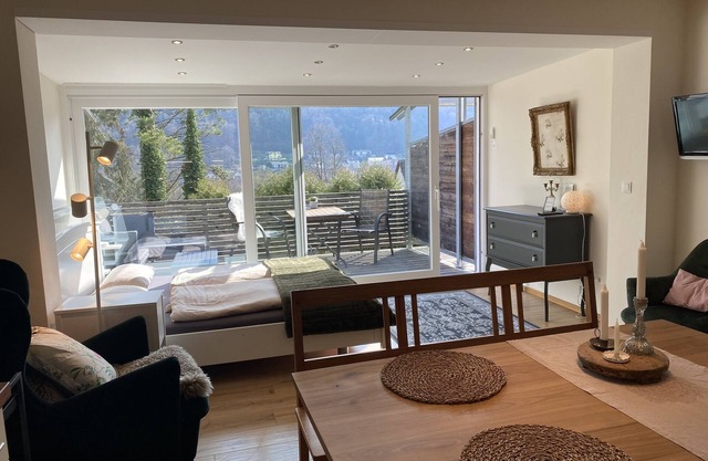 Appartement d'une pièce joliment meublé (35 m²) avec balcon pouvant accueillir jusqu'à deux personnes