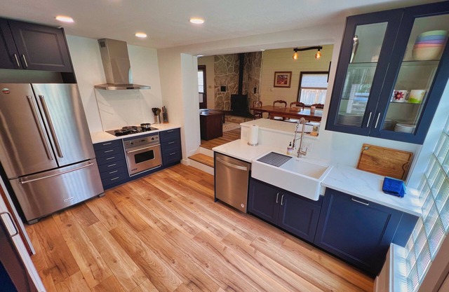 Lief's Adventure Haus - Walk to DT - Pet Friendly