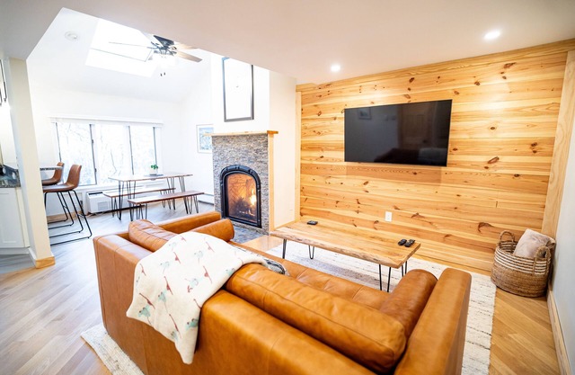Lift Haus - Modern Ski-In Ski-Out Condo on Attitash