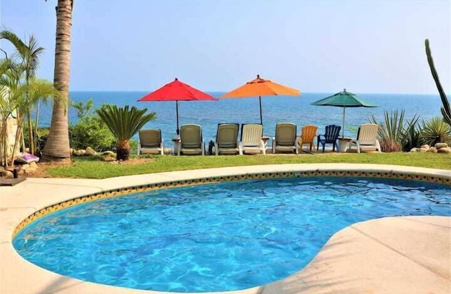 Light And Bright Ocean Front 2 Bedroom
