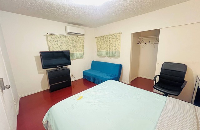 light and spacious 1-bedroom house in Rosemead with WiFi and AC